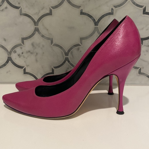 Fuchsia Manolo Blahnik Pumps - Picture 3 of 7